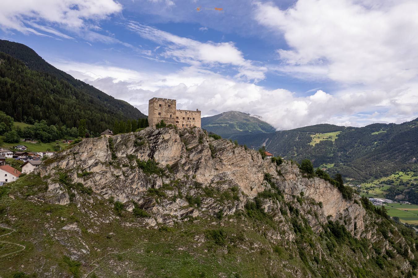 Burg Laudeck in Ladis in Tirol, Österreich Burg Laudeck in Ladis in Tirol, Österreich (17_DJI_0453)