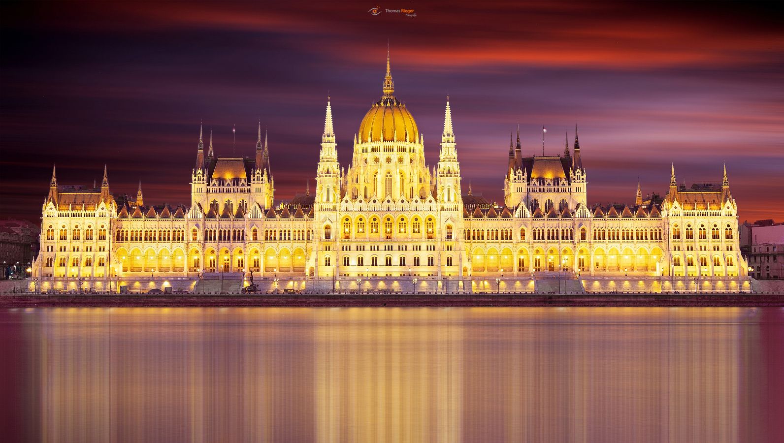 das Ungarische Parlamentsgebäude in Budapest (340_IMG_0186_)