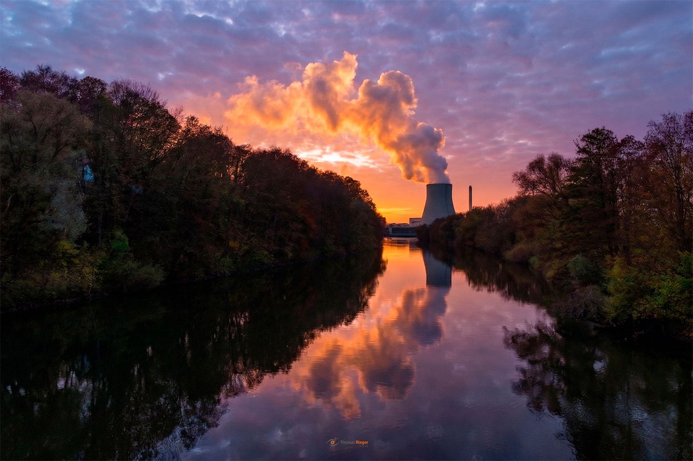 AKW im Sonnenuntergang (404_MG_5764_5) ( nur die Rauchschwaden in PS eingefügt, da es bereits aus war)