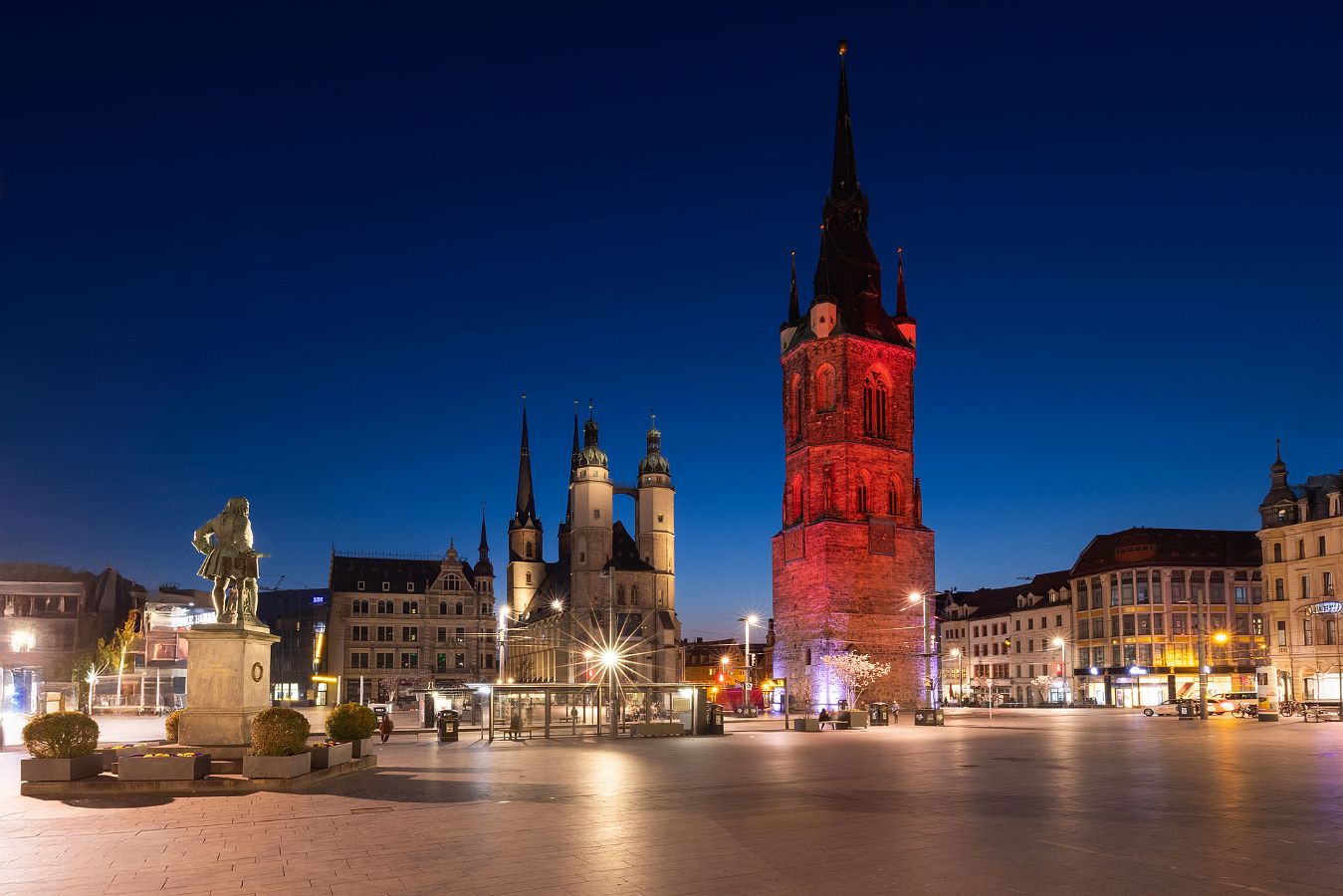 Marktplatz in Halle an der Saale zur blauen Stunde (399_MG_3165)