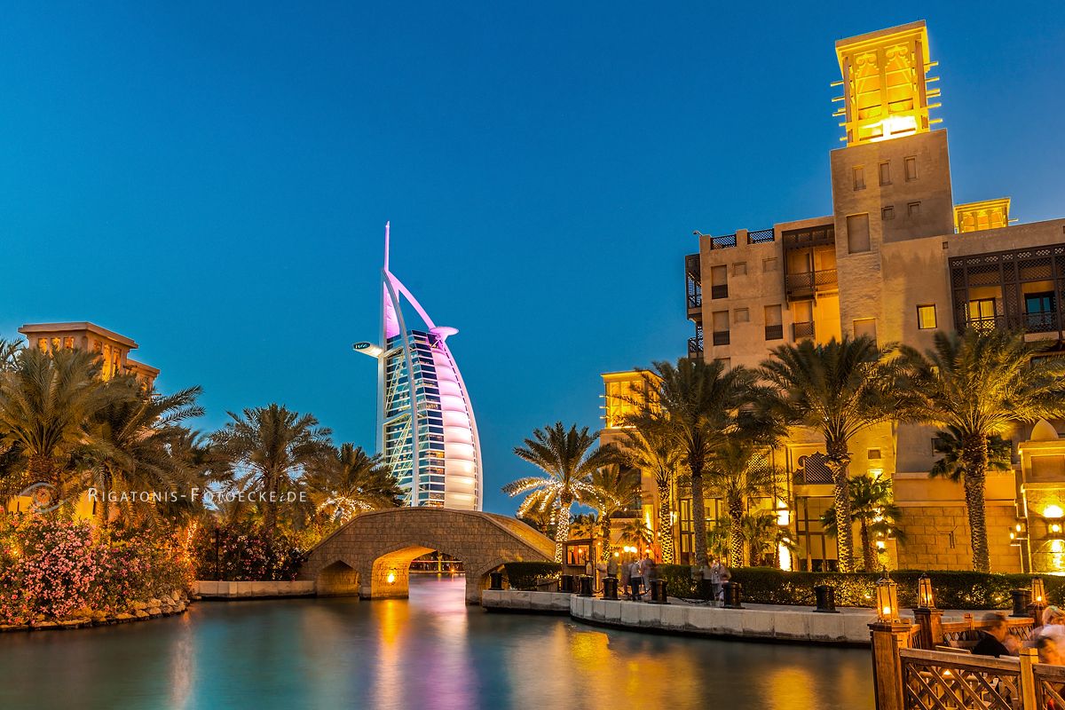 Souk Madina mit Burj Al Arab