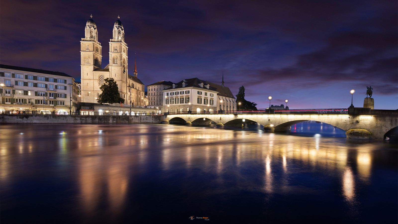 Blick auf Größmünster, Münsterbrücke und Fraumünster in Zürich Blick auf Großmünster, Münsterbrücke und Fraumünster in Zürich (421_MG_3369_4)