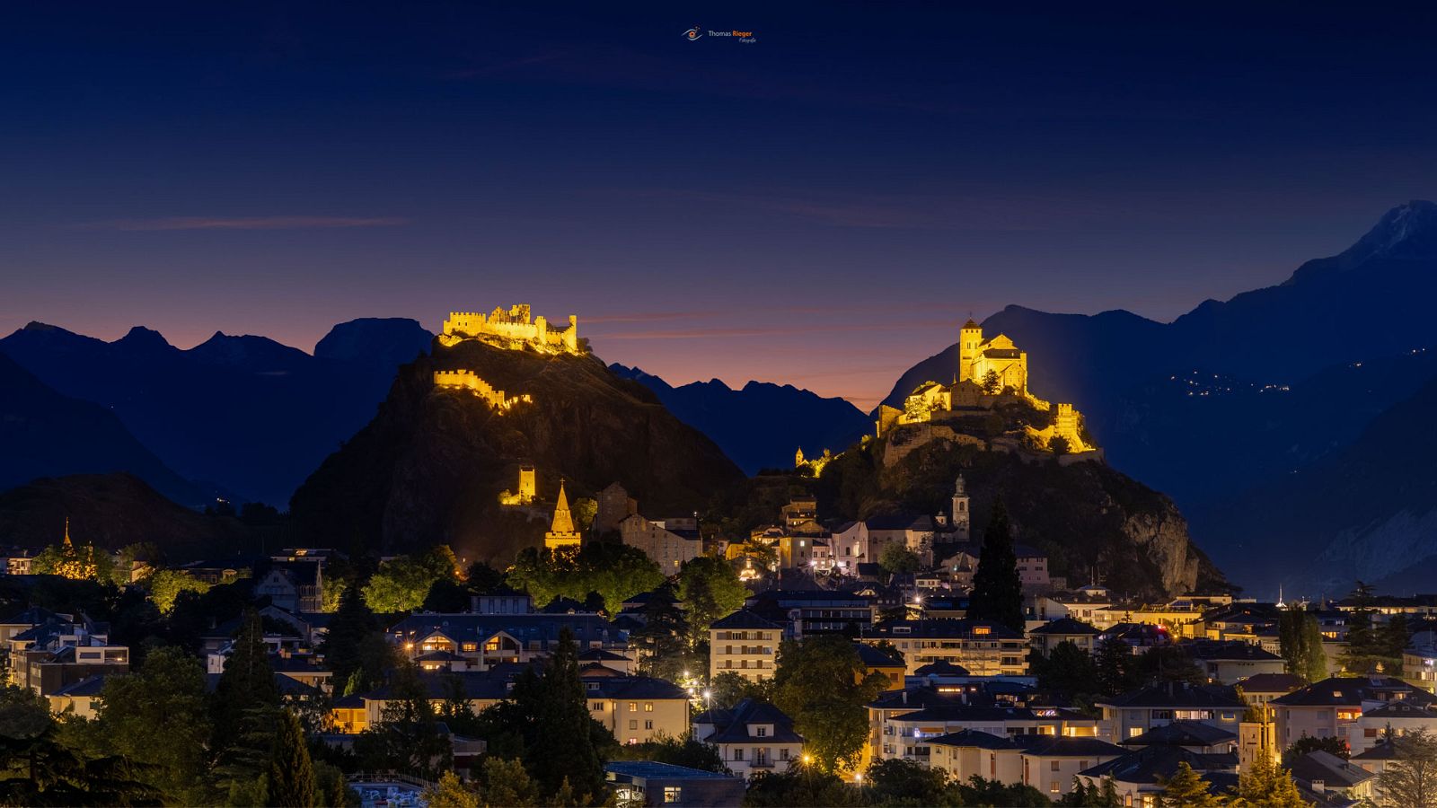 Die Burgen von Sion zur blauen Stunde (421_MG_3799-HDR-Bearbeitet)