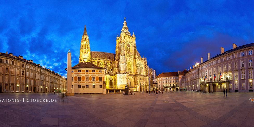 St. Vitus Kirche auf Burg Hradschin in Prag (187_MG_9848_PS Panorama)