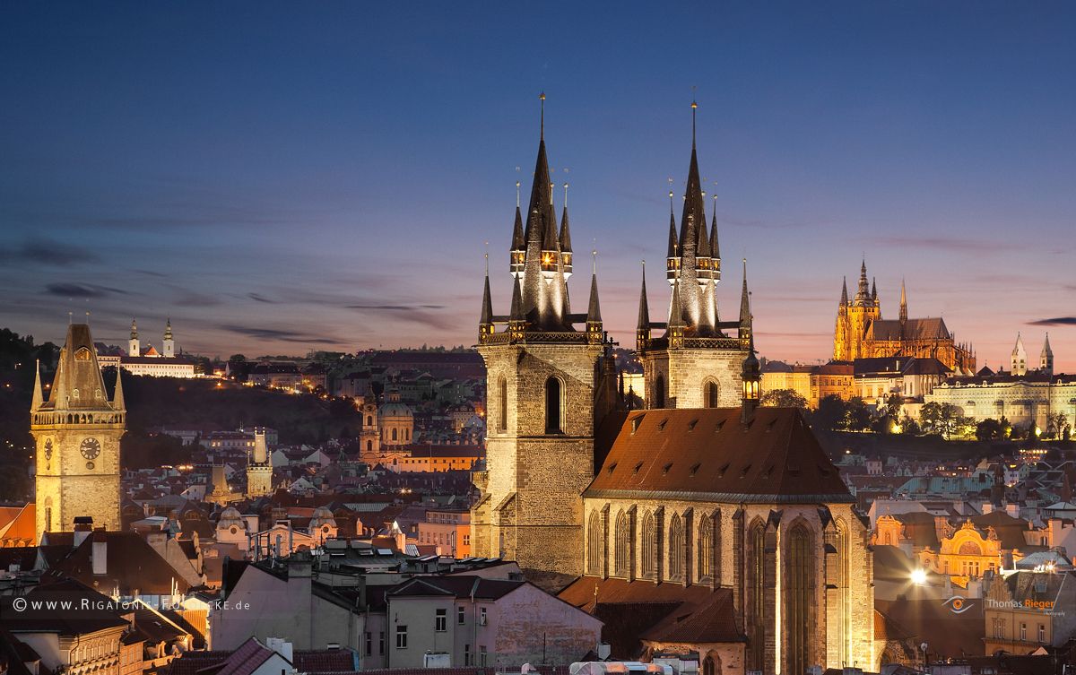 Prag, Blick vom Pulverturm zur Teynkirche und Berg Hradschin (287_IMG_4020_5)