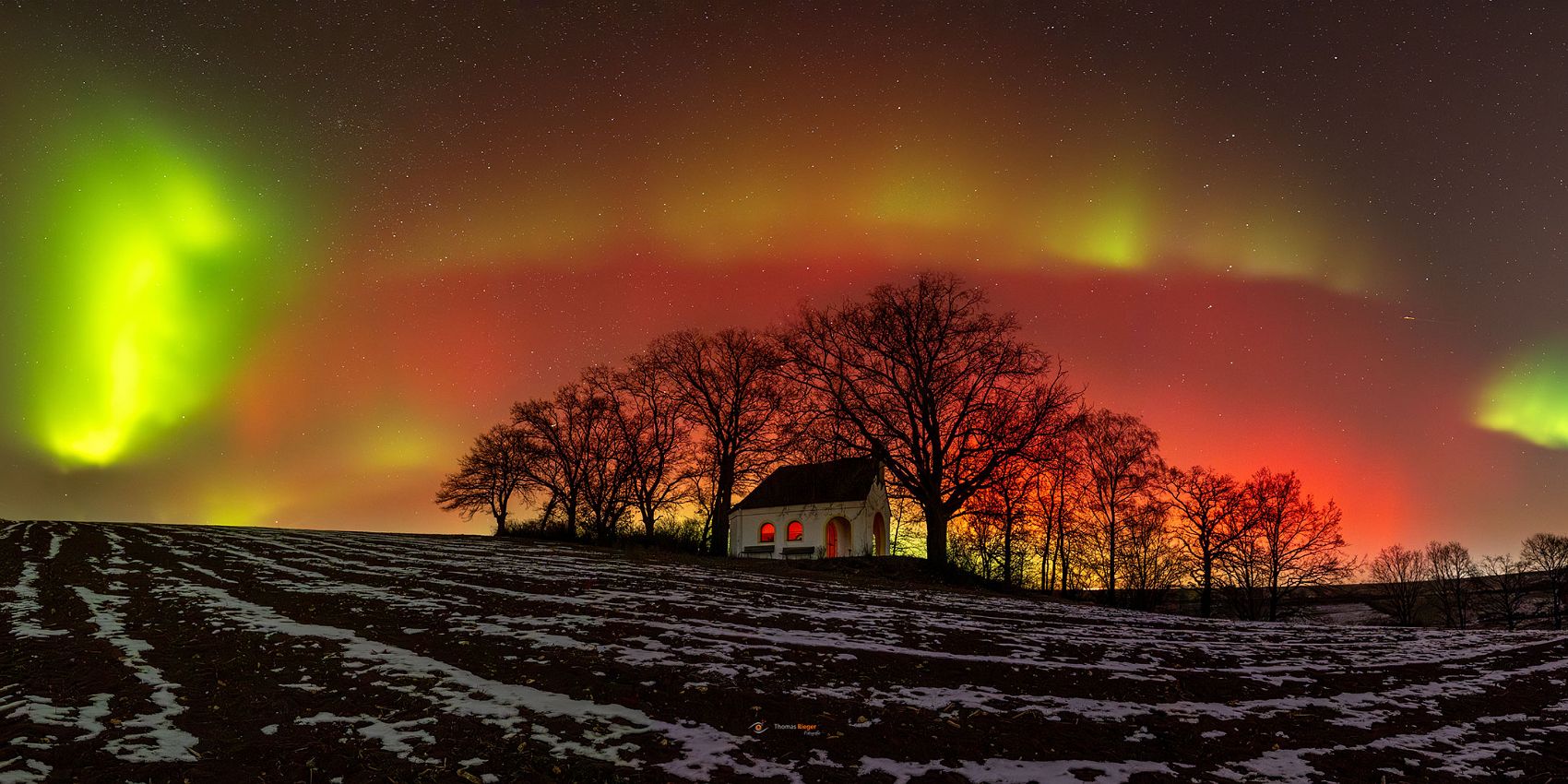 Nordlichter an der Rehtalkapelle bei Regensburg (119_R5_2608-Pano-Bearbeitet_2)