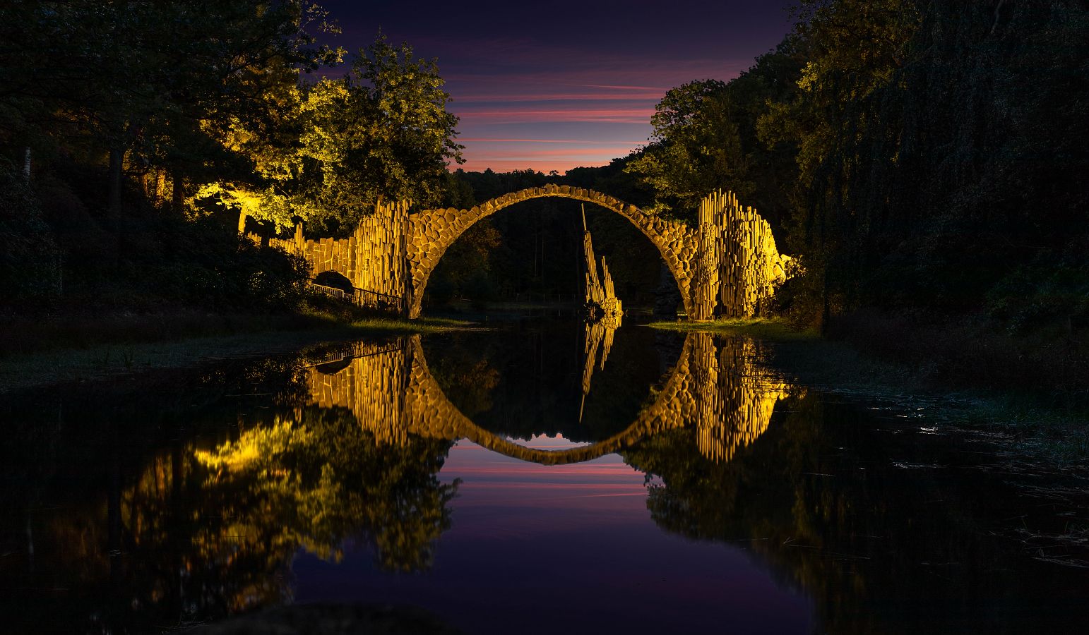Rakotzbrücke - Die mystische Teufelsbrücke im Osten (388_43A4292)