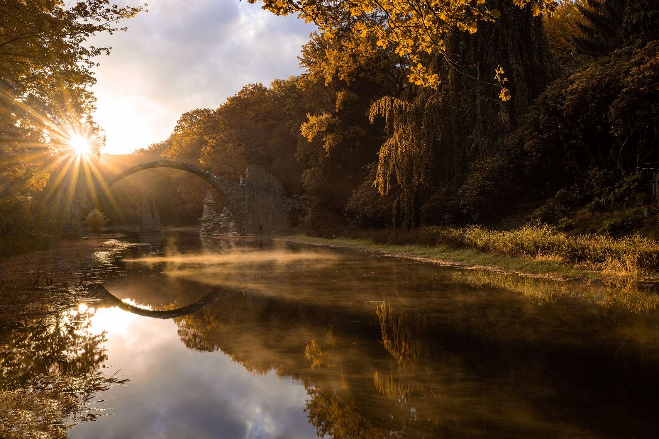Rakotzbrücke - Die mystische Teufelsbrücke im Osten Rakotzbrücke - Die mystische Teufelsbrücke im Osten