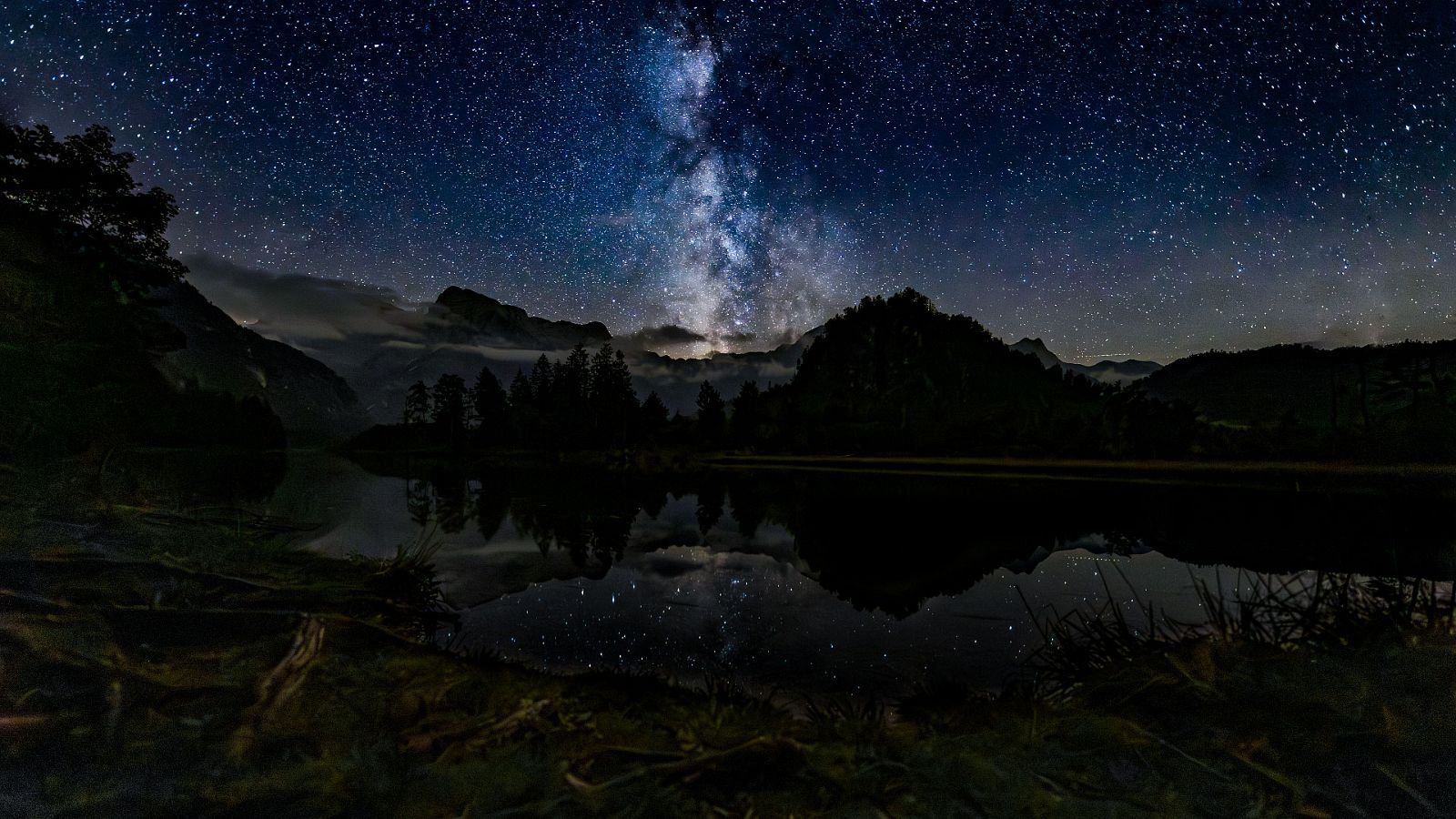 50_43A1805-Verbessert-RR_2_web1920HD die Milchstraße am Almsee in Oberösterreich (50_43A1805_2)