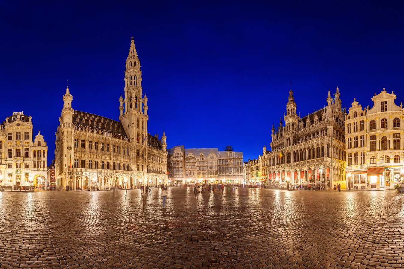 der grand Place in Brüssel mit dem Rathaus der grand Place in Brüssel mit dem Rathaus