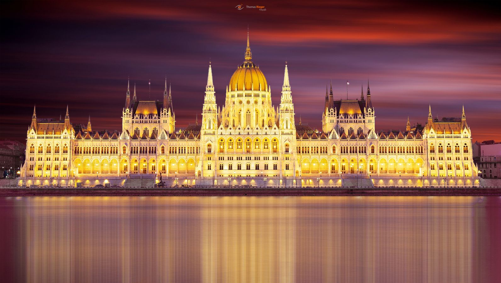 das Ungarische Parlamentsgebäude in Budapest (340_IMG_0186_)