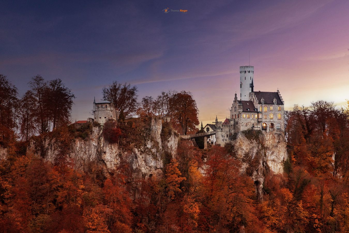Schloss Lichtenstein im Abendlicht (362_MG_7837_3_PS Himmel_)