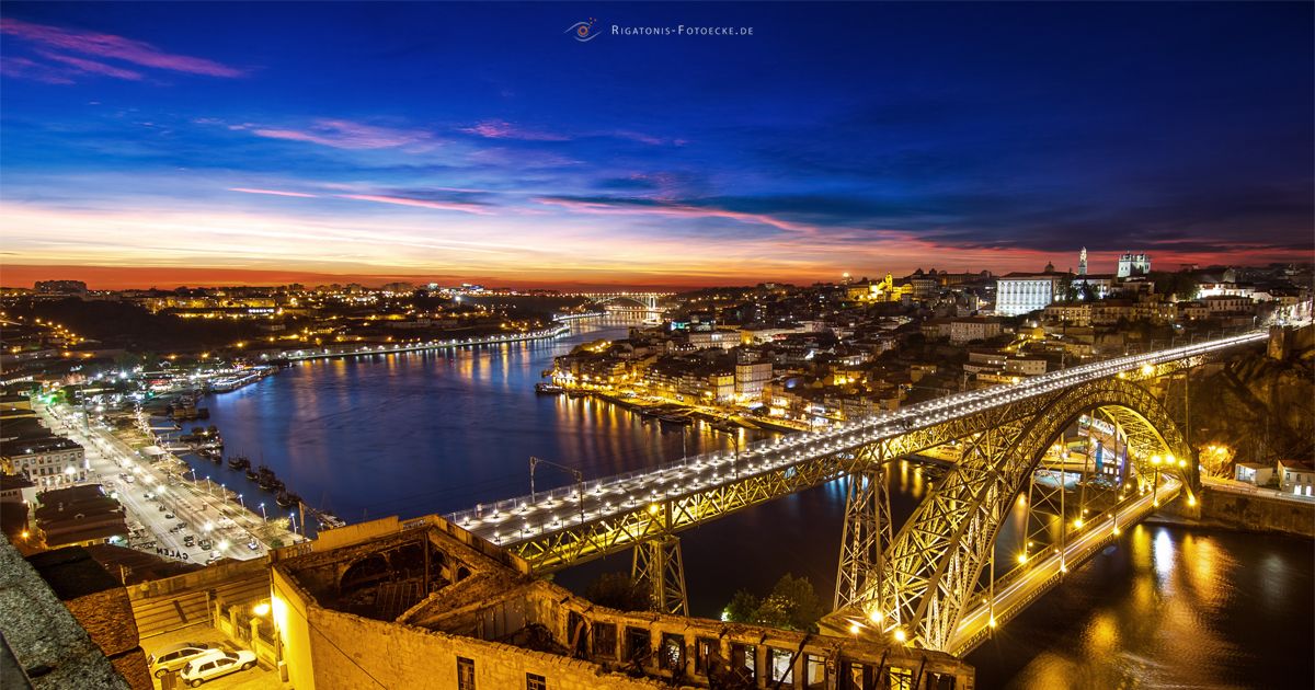 Porto Portugal - Ponte Dom Luís I zur blauen Stunde Blick auf die Ponte Dom Luís I und dem Douro, der drittlängste Fluss der iberischen Halbinsel! Diese Brücke verbindet mit ihren 385,25meter die Stadt Porto mit...