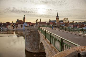 Kitzingen mit der Mainbrücke aus dem Jahr 1300