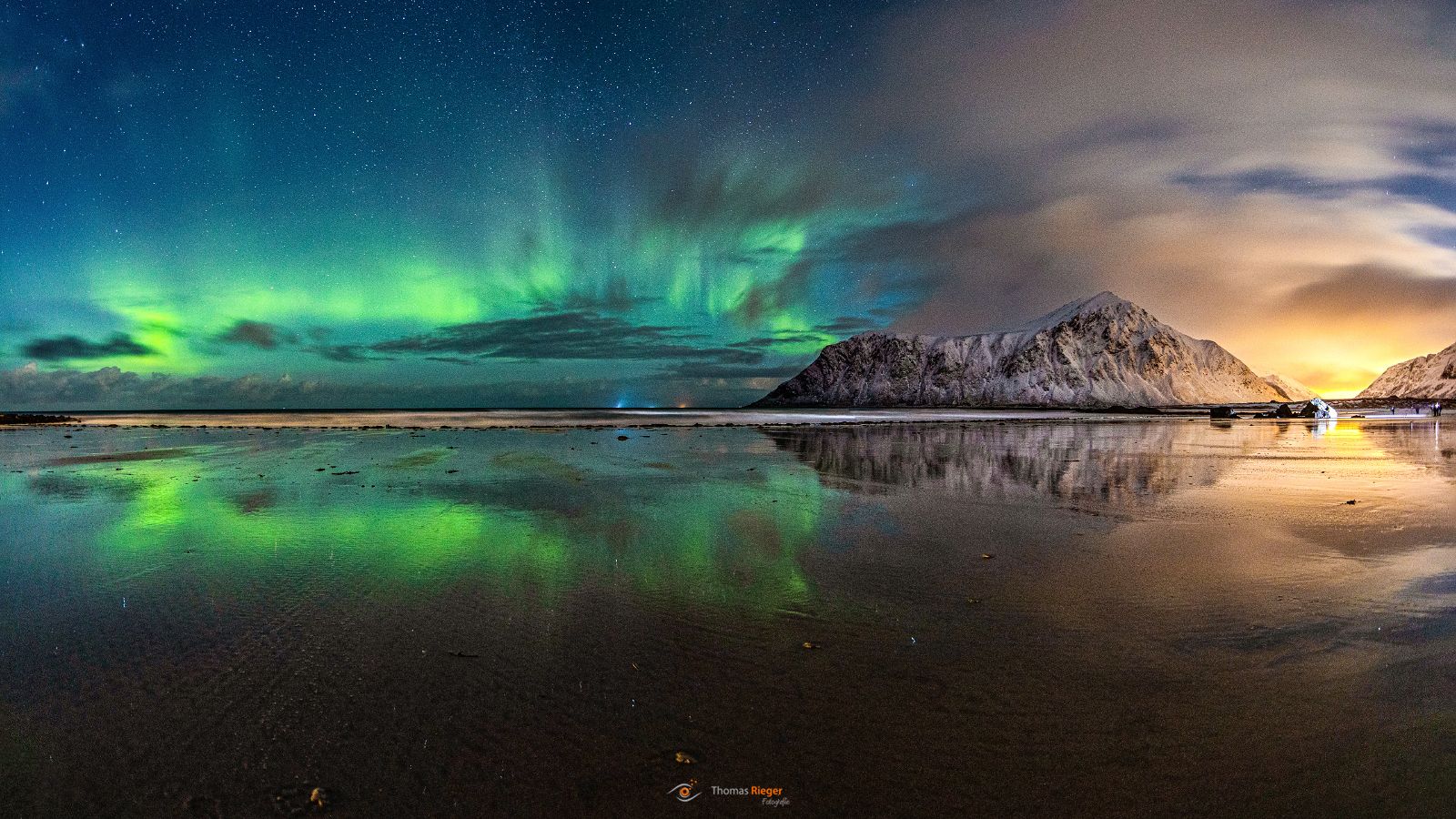 Aurora Borealis, Nordlichter in Norwegen am Skagsanden beach Aurora Borealis, Nordlichter in Norwegen am Skagsanden beach