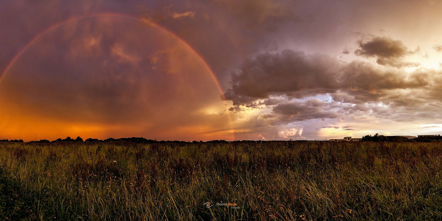 Regenbogen über Feld (80_IMG_0108-2-Panorama)
