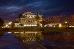 Semperoper Dresden mit Spiegelung