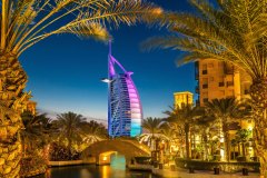 Souk Madina mit Burj Al Arab in Dubai