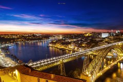 Porto, Blick auf Ponte Dom Luís I zur blauen Stunde
