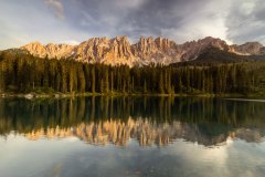 Karersee (lago di Carezza) in den Dolomiten
