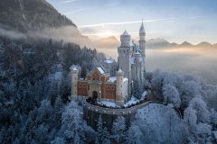 Schloss Neuschwanstein zum Sonnenuntergang im WInterkleid