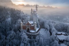 Schloss Neuschwanstein zum Sonnenuntergang im WInterkleid