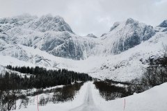 Blick auf das Stjerntinden Massiv bei Nusfjord