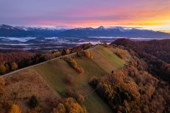 Slowenien, Jamnik, Kirche St Primus im  Sonnenaufgang