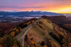 Slowenien, Jamnik, Kirche St Primus im  Sonnenaufgang