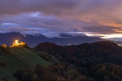Slowenien, Jamnik, Kirche St Primus im  Sonnenaufgang