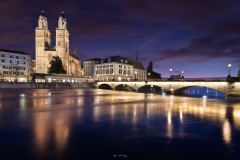 Blick auf Größmünster, Münsterbrücke und Fraumünster in Zürich