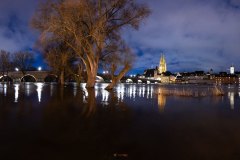 Regensburg Hochwasser an der steinernen Brücke