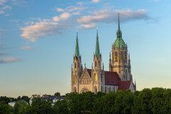Kirche St Paul in München an der Thersienwiese im Sonnenuntergang